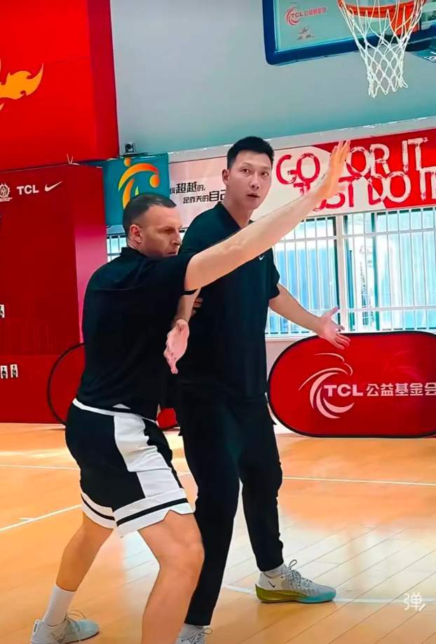 B体育官方入口-恭喜广东，易建联终于回归了，重返球场，新岗位曝光，朱芳雨期待